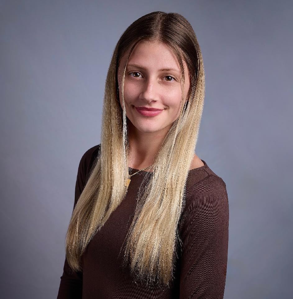 Photo of Illiana Craig, Counseling Intern and Office Staff at Desert Mountain Healing IOP